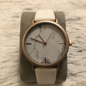 White marble face rose gold and white watch